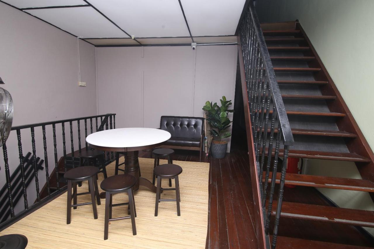 Spot On 90141 Threehouse Bed & Breakfast Kuching Eksteriør billede